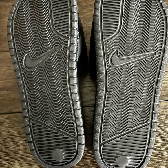 Nike Benassi JDI Swoosh Slide Sandals - Picture 3 of 5